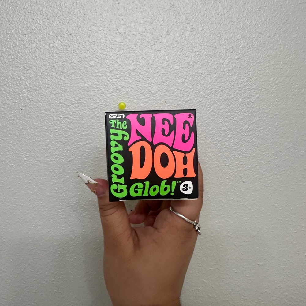 Schylling Groovy NeeDoh Glob!- Pink